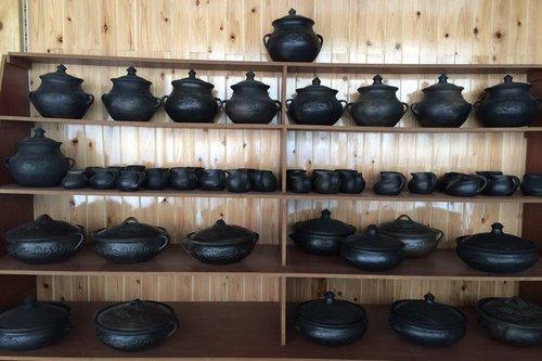 BLACK POTTERY