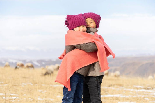 CHILDREN'S HATS & SCARVES