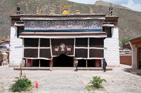 THE MEDICAL COLLEGE OF LABRANG MONASTERY
