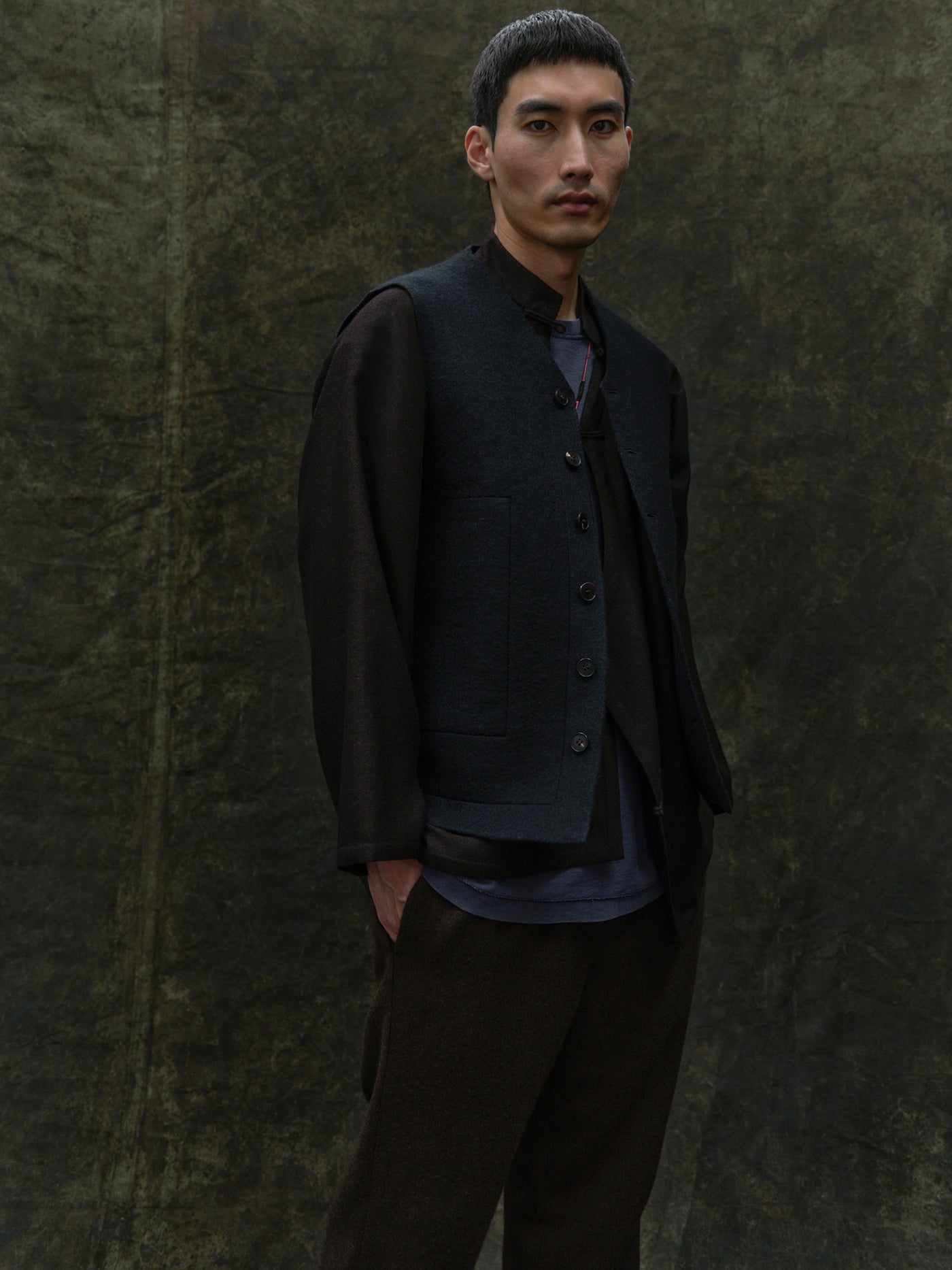 RawFeltVest_Navy_02_35a25fb0-