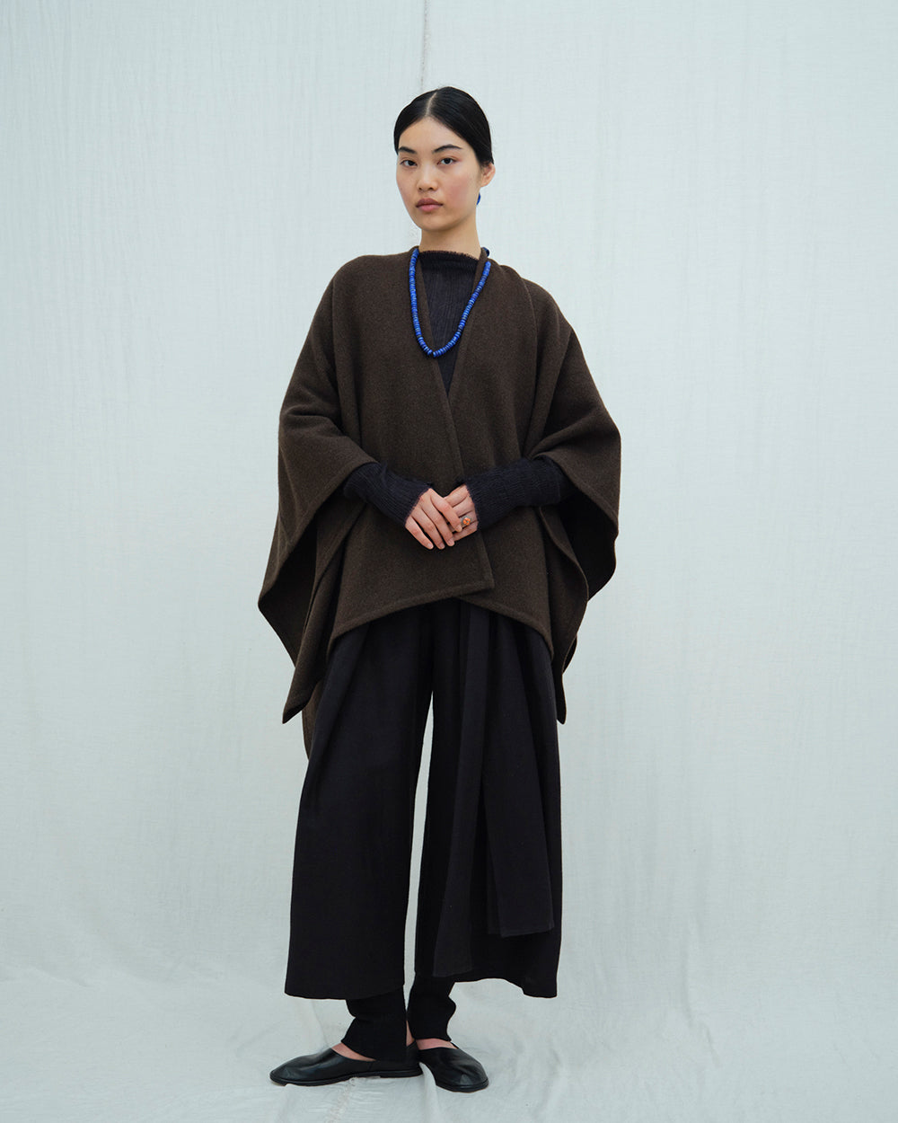 SeamedCape_NaturalYakBrown_04_