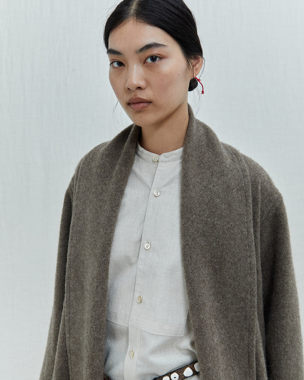 ジャケット・アウター shiun WOOL SHAWL COLLAR COAT S ShawlCoat_Stone_08_model_1000x